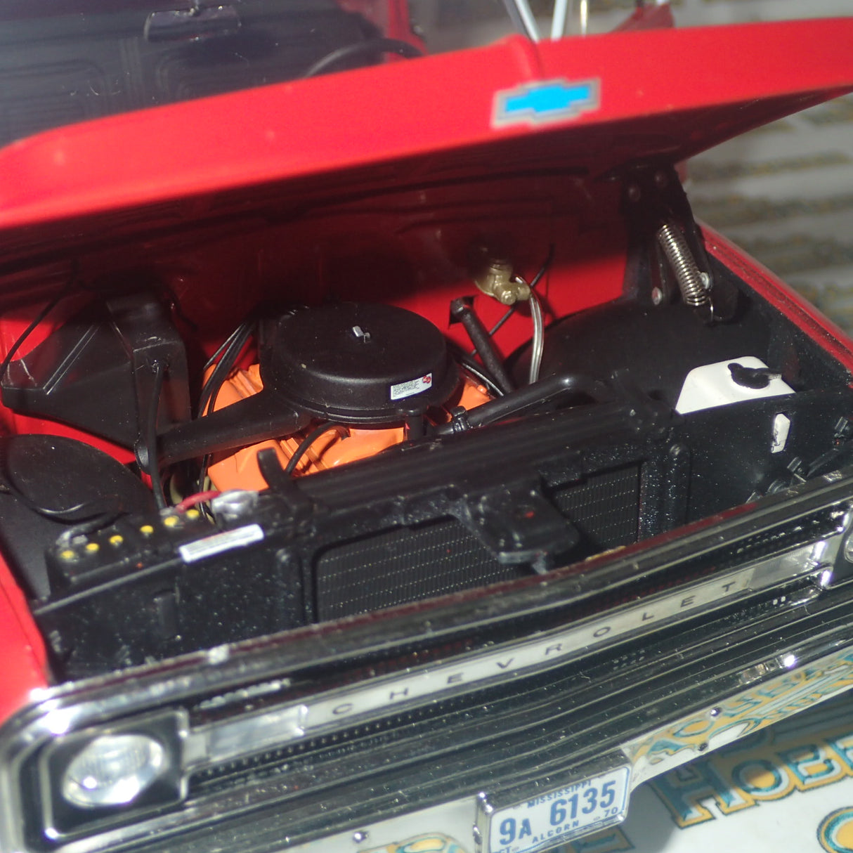 Highway 61 Collectibles 50559 - 1:18 Diecast - Chevy Fleetside Pickup - Red/White