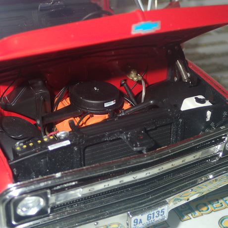 Highway 61 Collectibles 50559 - 1:18 Diecast - Chevy Fleetside Pickup - Red/White