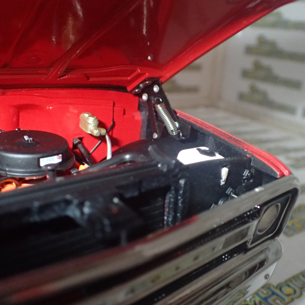 Highway 61 Collectibles 50559 - 1:18 Diecast - Chevy Fleetside Pickup - Red/White