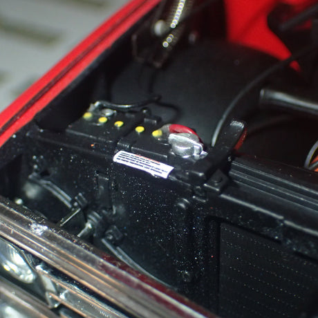 Highway 61 Collectibles 50559 - 1:18 Diecast - Chevy Fleetside Pickup - Red/White