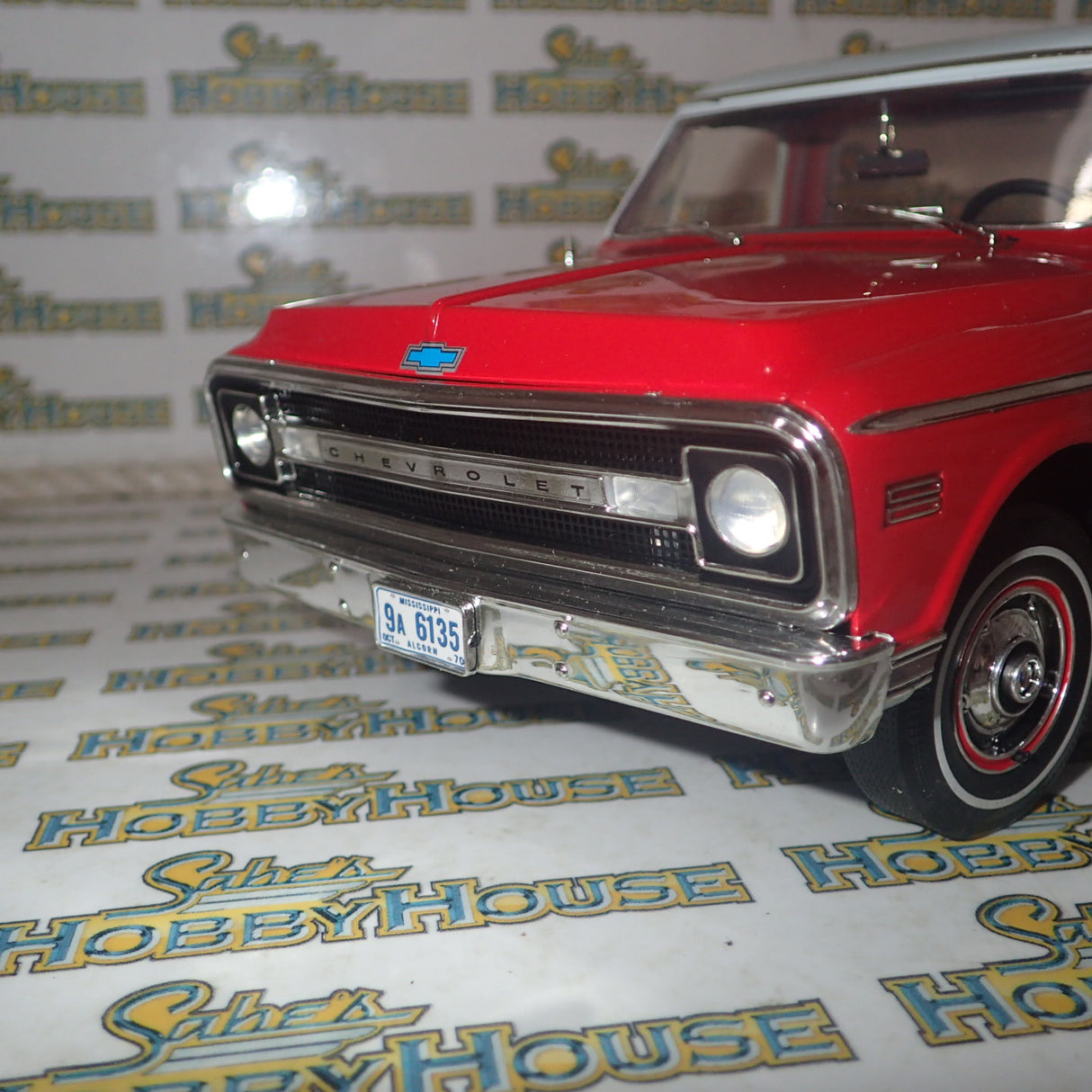 Highway 61 Collectibles 50559 - 1:18 Diecast - Chevy Fleetside Pickup - Red/White