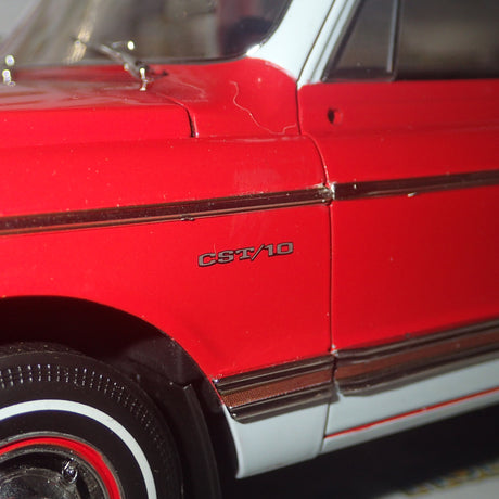 Highway 61 Collectibles 50559 - 1:18 Diecast - Chevy Fleetside Pickup - Red/White