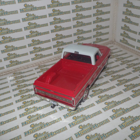 Highway 61 Collectibles 50559 - 1:18 Diecast - Chevy Fleetside Pickup - Red/White