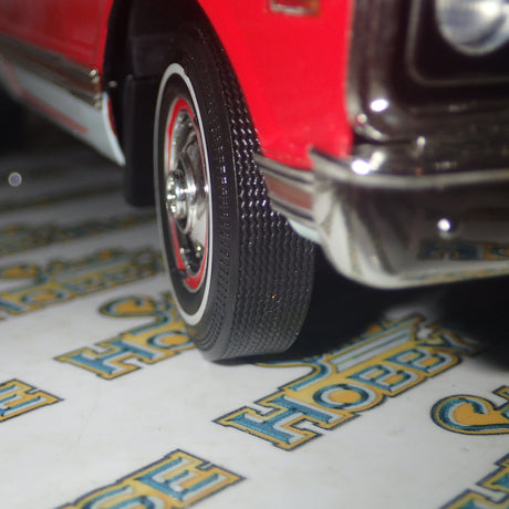 Highway 61 Collectibles 50559 - 1:18 Diecast - Chevy Fleetside Pickup - Red/White