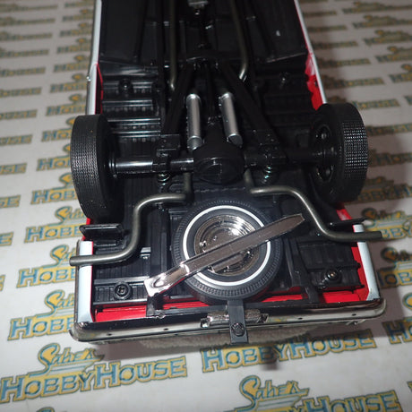 Highway 61 Collectibles 50559 - 1:18 Diecast - Chevy Fleetside Pickup - Red/White