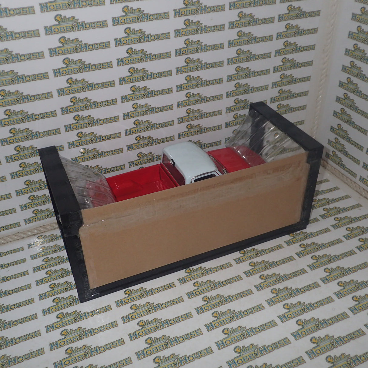 Highway 61 Collectibles 50559 - 1:18 Diecast - Chevy Fleetside Pickup - Red/White