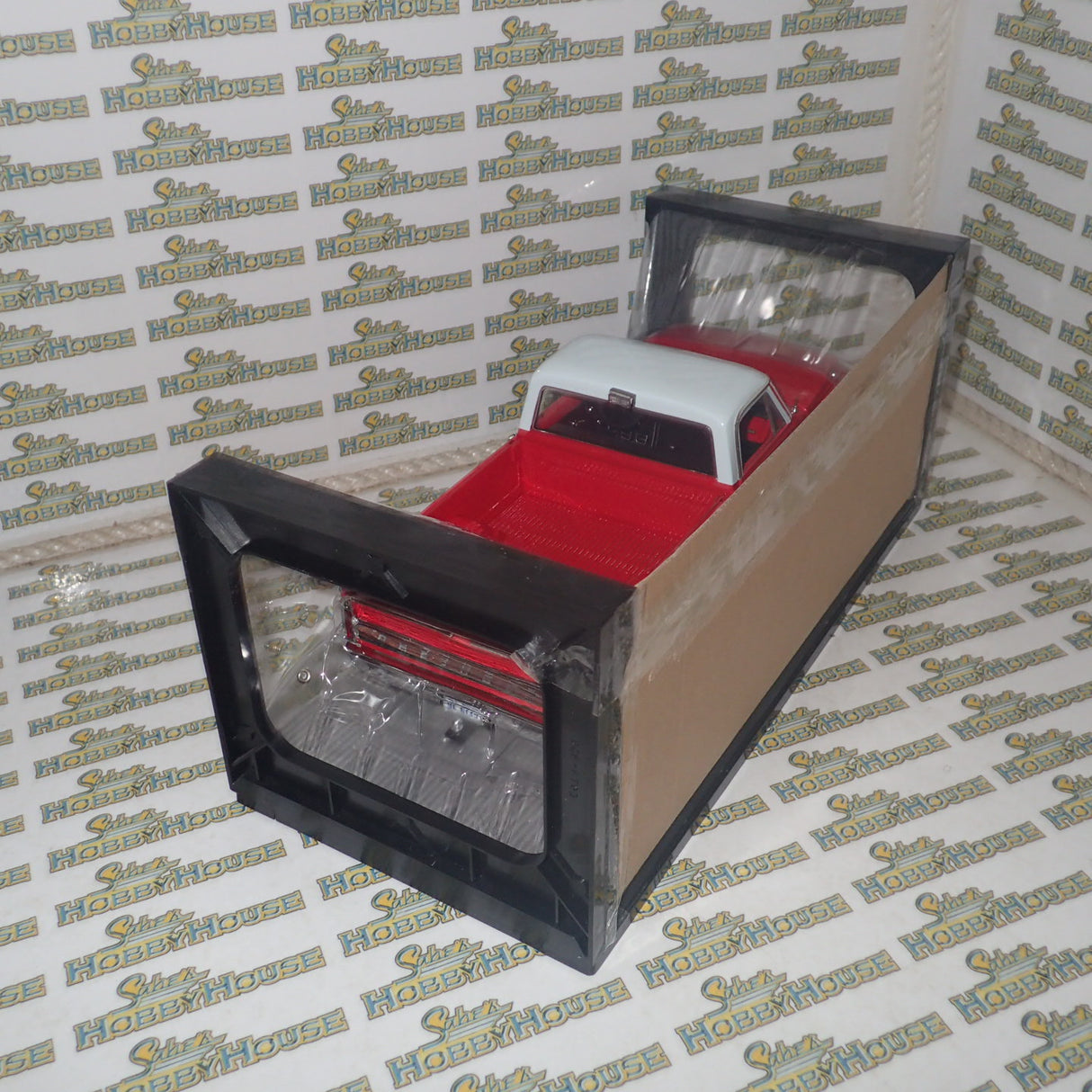 Highway 61 Collectibles 50559 - 1:18 Diecast - Chevy Fleetside Pickup - Red/White