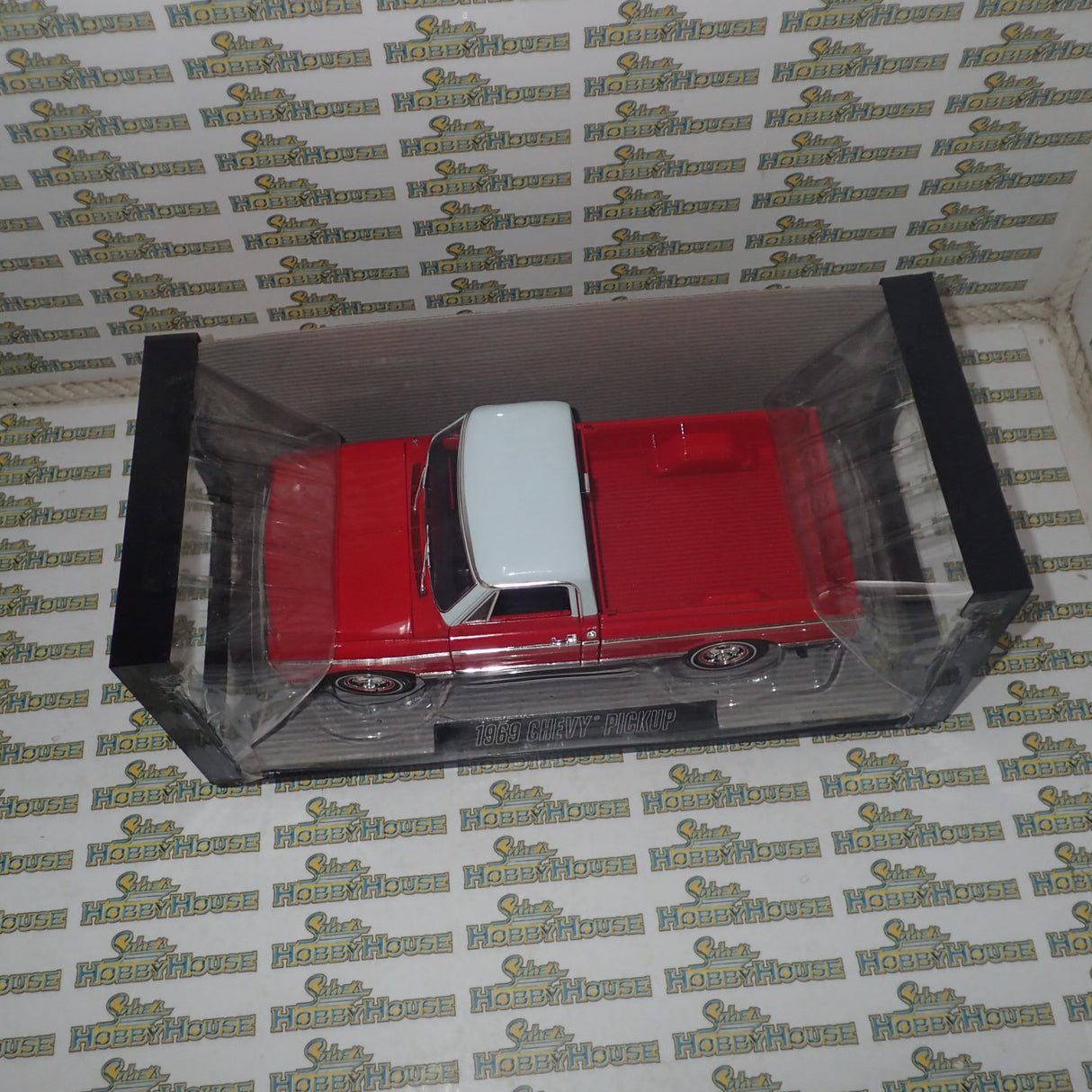 Highway 61 Collectibles 50559 - 1:18 Diecast - Chevy Fleetside Pickup - Red/White