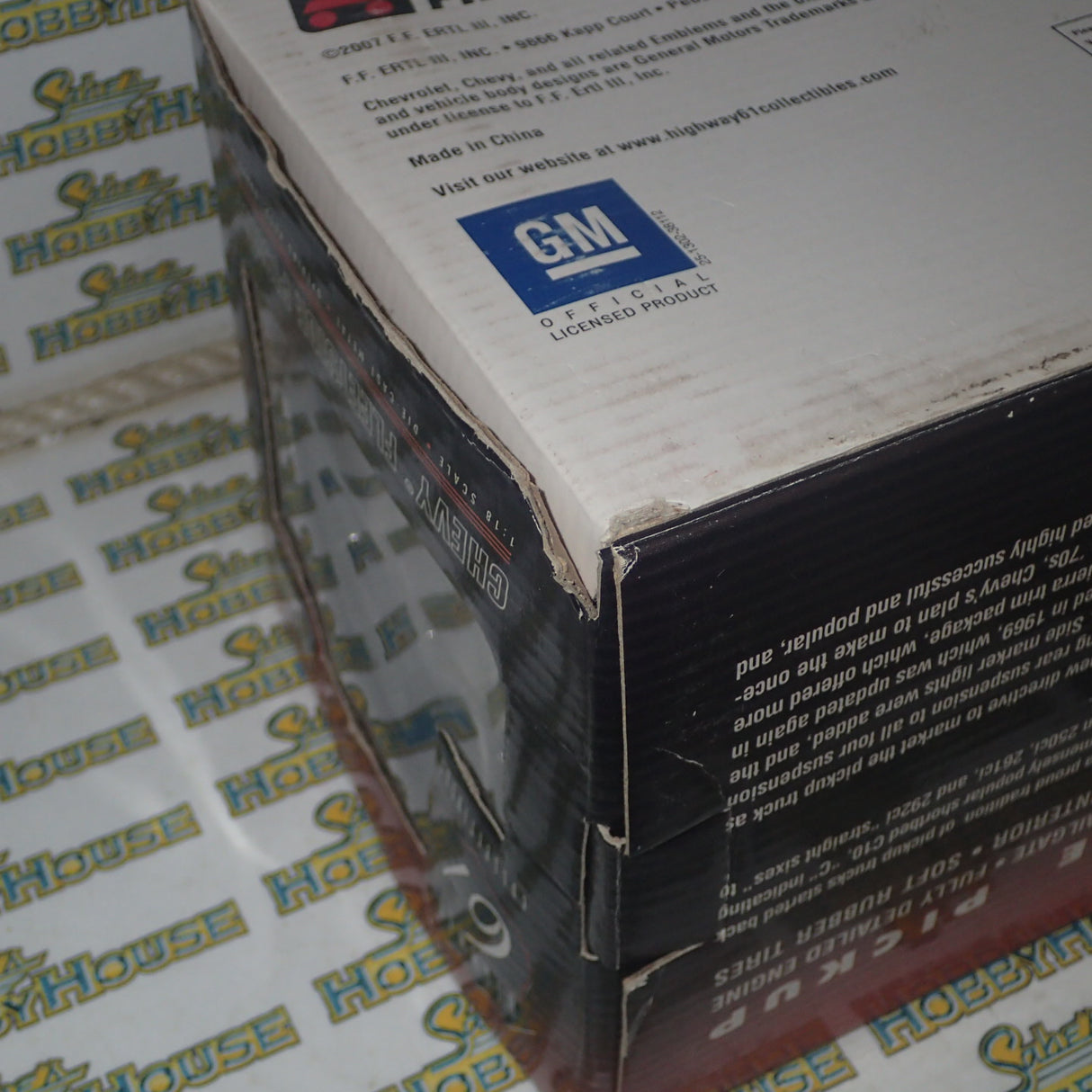 Highway 61 Collectibles 50559 - 1:18 Diecast - Chevy Fleetside Pickup - Red/White