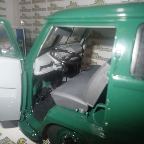 Sun Star 5082 - 1:12 1956 Volkswagen VW T1 Bus Van POLIZEI dark green