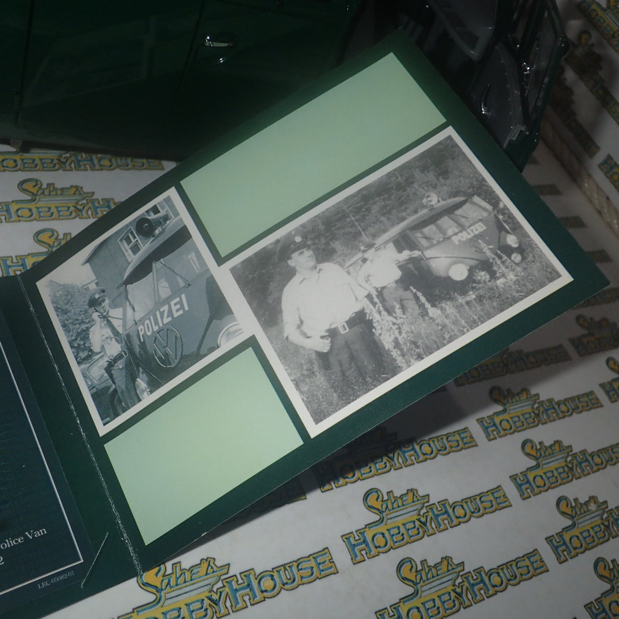 Sun Star 5082 - 1:12 1956 Volkswagen VW T1 Bus Van POLIZEI dark green