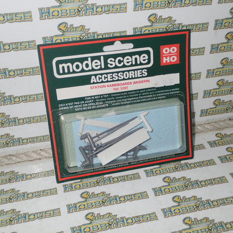 Model Scene Accessories 5095 – HO/OO Scale Station Nameboards (Modern)