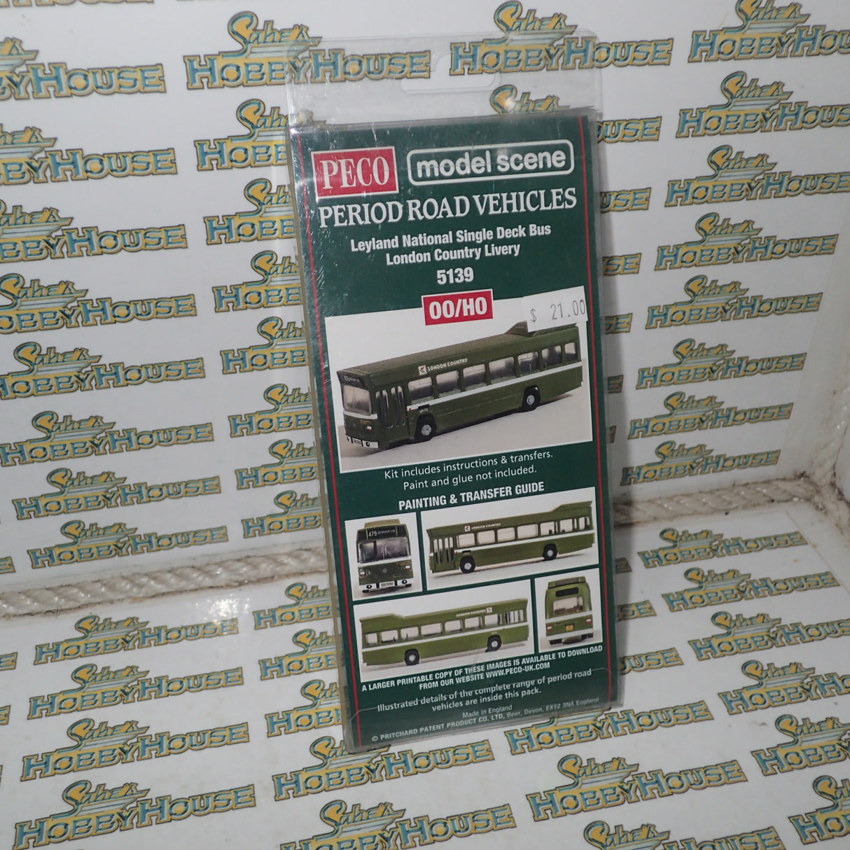 Peco Model Scene - HO/00 Scale - Period Road Vehicles - Leyland National Single Deck Bus London Country Livery Plastic Assembly Kit