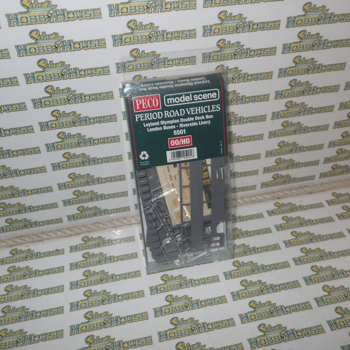 Peco Model Scene 5501 - HO/00 Scale Period Road Vehicles Leyland Olympian Double Deck Bus London Buses Riverside Livery Plastic Assembly Kit
