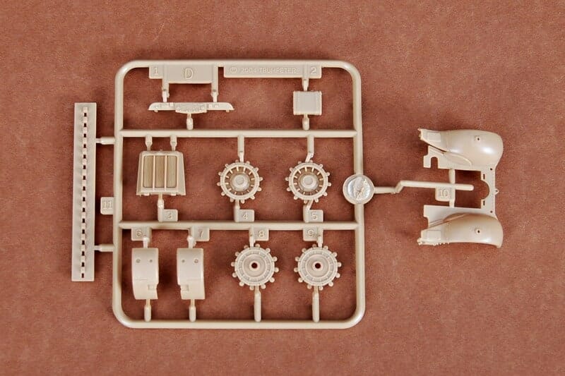 Trumpeter - 1/72 Scale - FAMO SD.KFZ.9/18 Ton Halftrack Plastic Model Kit