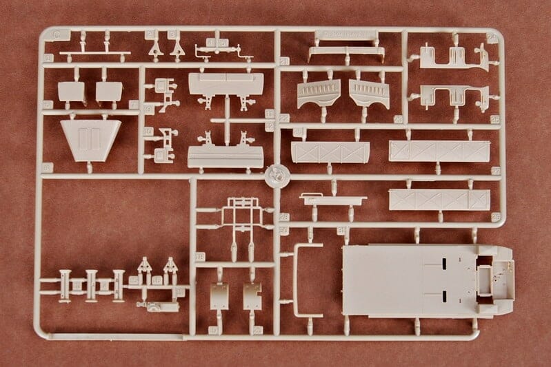 Trumpeter - 1/72 Scale - FAMO SD.KFZ.9/18 Ton Halftrack Plastic Model Kit