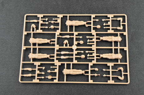 TRUMPETER - 1:35 scale - 00431 PLA Tank Crew