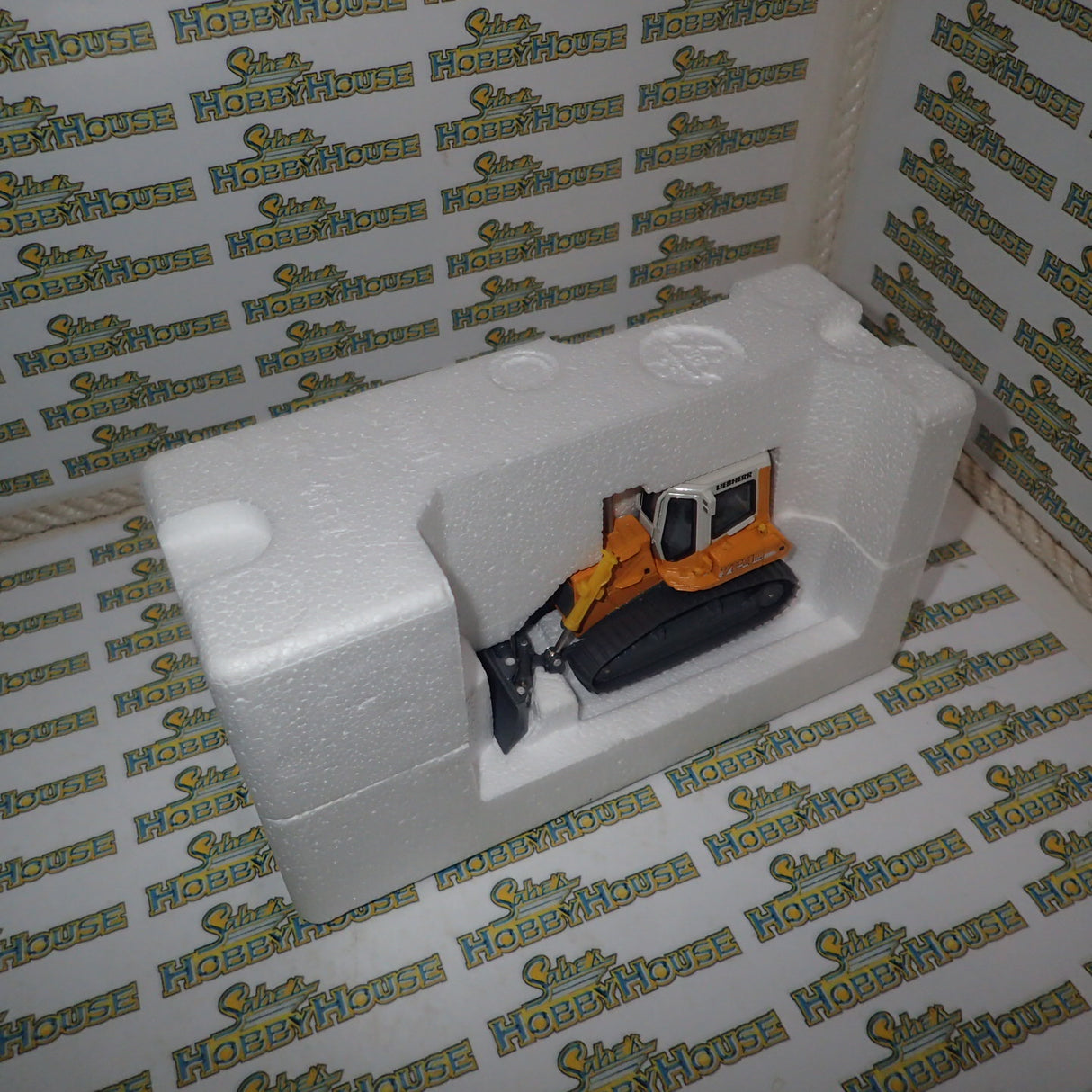 Norscot 58001 - 1/50 Scale Liebherr PR 724 LGP Crawler Tractor Planierraupe Le Bouteur