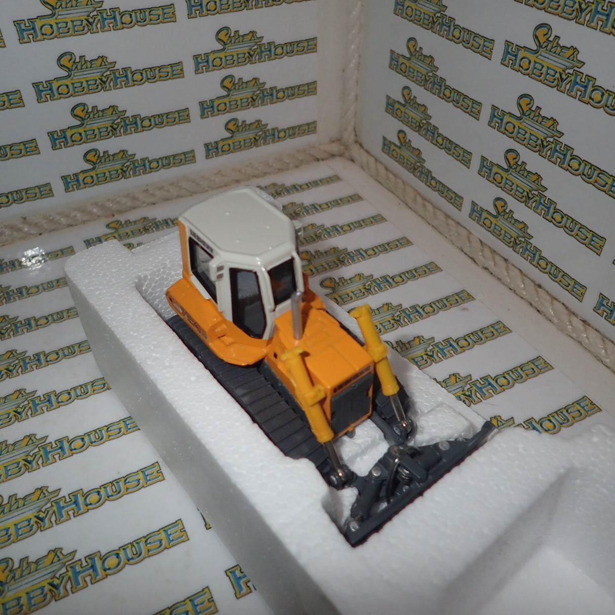 Norscot 58001 - 1/50 Scale Liebherr PR 724 LGP Crawler Tractor Planierraupe Le Bouteur