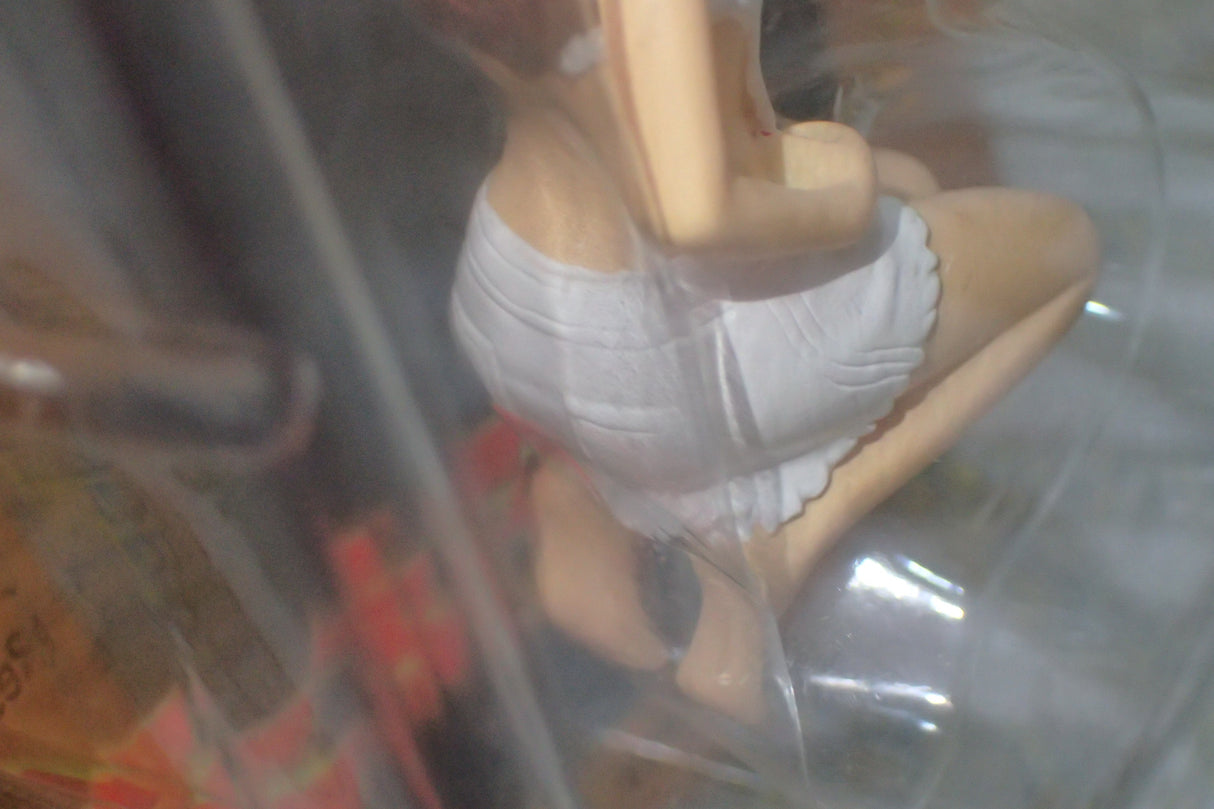 Motor Heads Miniatures #703 - 1/18 Lilliane Hand Painted Cold-Cast Resin Figurine