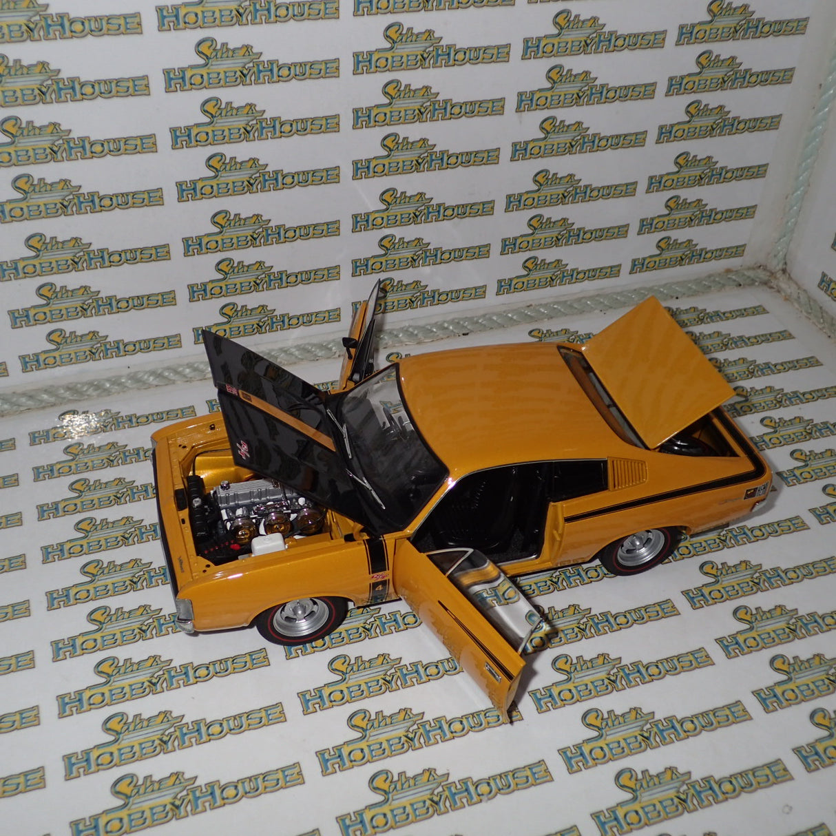 BIANTE AUTOart 71503 – 1:18 CHRYSLER CHARGER E49 DIE-CAST REPLICA