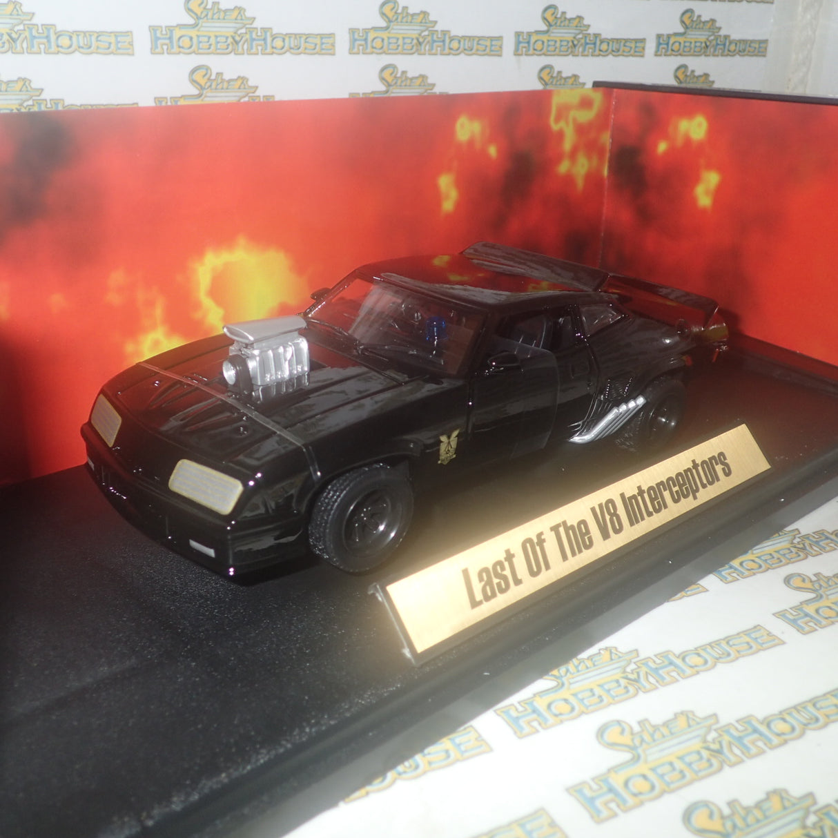 DDA 71665 - 1/24 Scale Last of The V8 Interceptors 1973 Ford Falcon XB Die-cast Model Replica