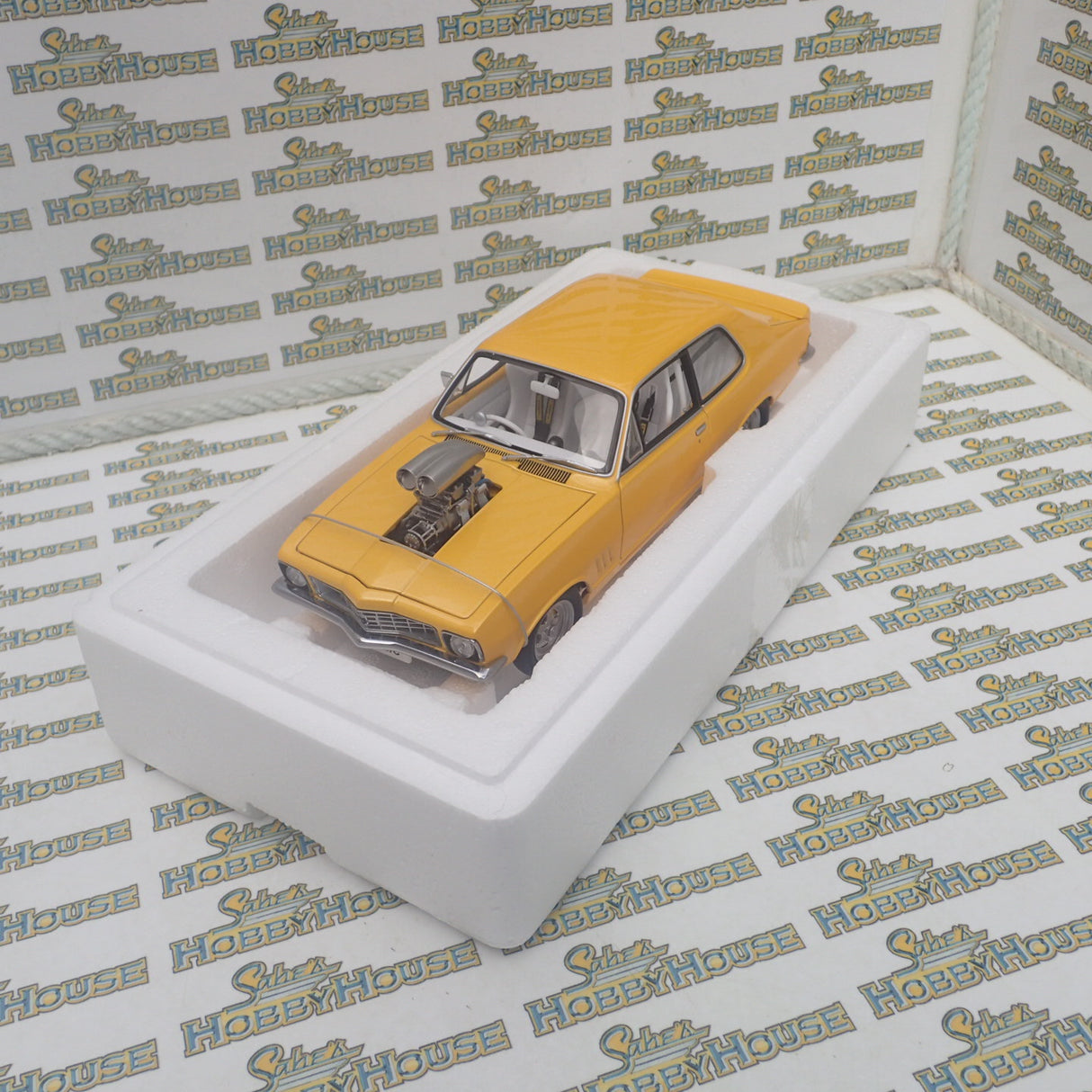 Autoart 72577 - 1/18 Scale - Holden LJ Torana GTR XU-1 Street Machine in Metallic Yellow Diecast Scale Model Replica