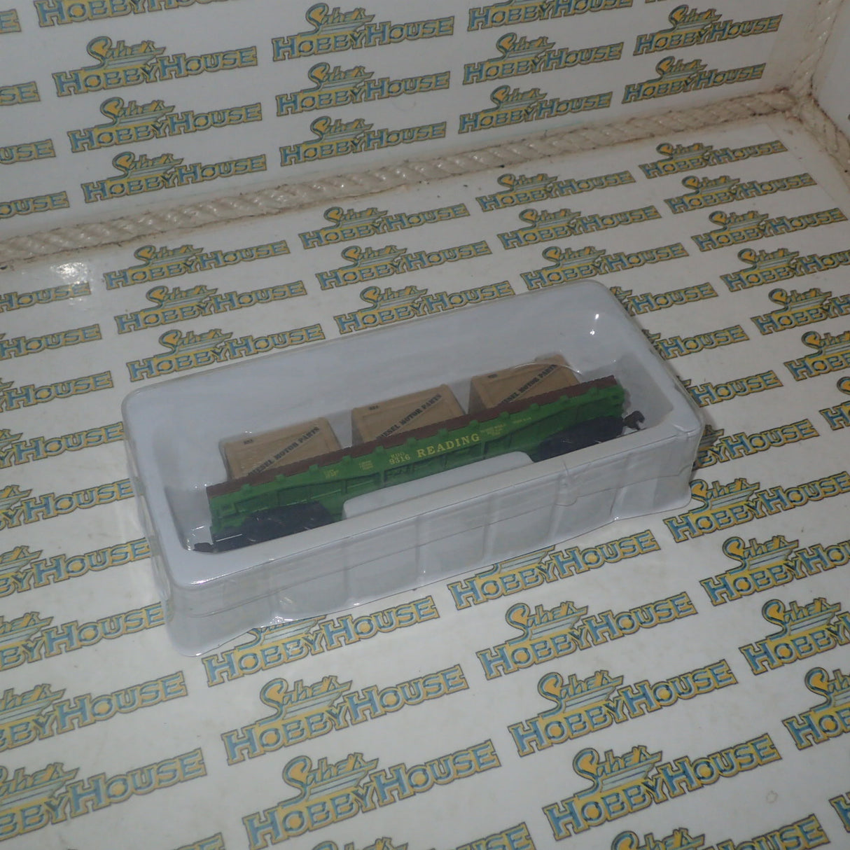 Mantua Classics 727002 - HO/00 Scale - 40' Flat with Crates Reading