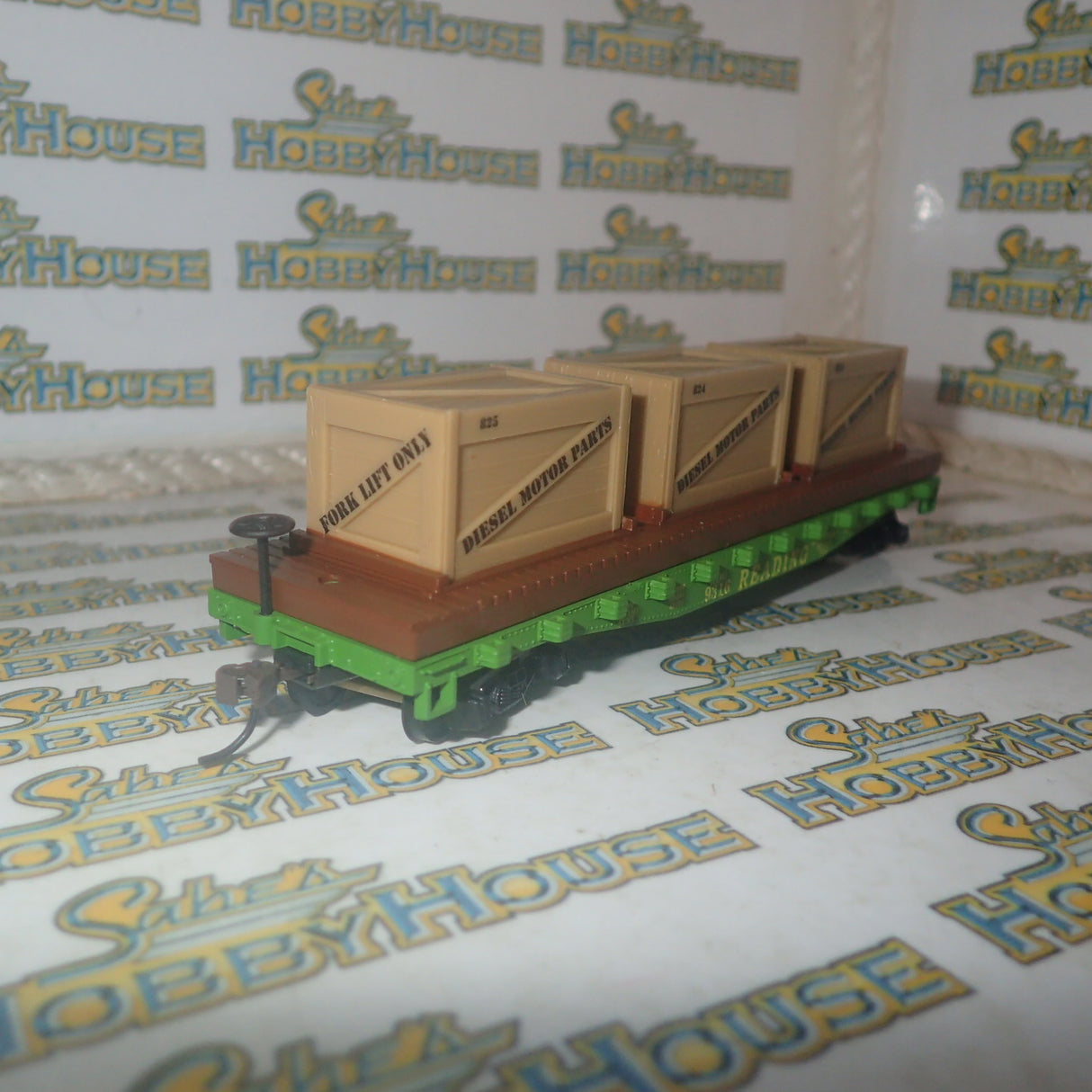 Mantua Classics 727002 - HO/00 Scale - 40' Flat with Crates Reading