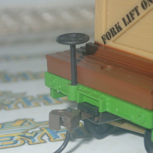 Mantua Classics 727002 - HO/00 Scale - 40' Flat with Crates Reading