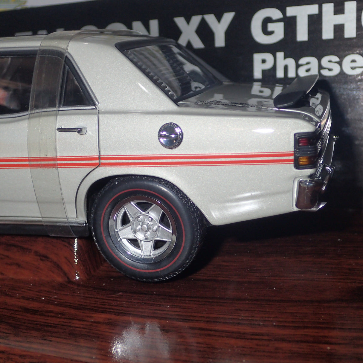 Biante 72757 - 1/18 Ford XY Falcon GTHO Phase 3 Quicksilver Die-Cast Replica
