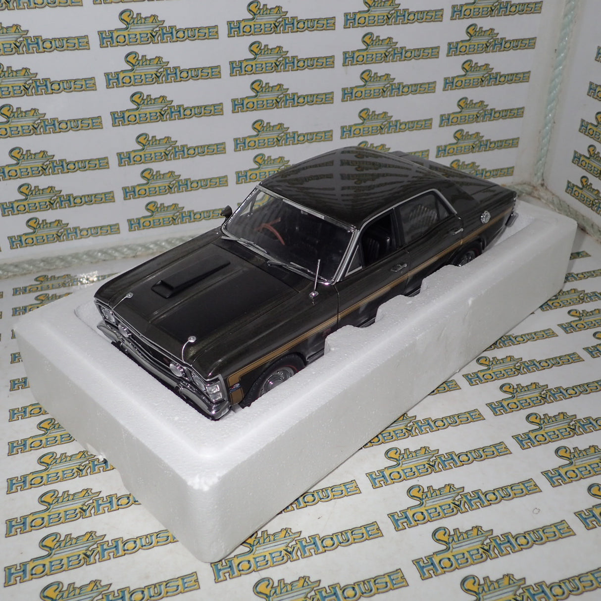 Biante 72872 - 1:18 Ford Falcon XW GTHO Phase 2 Reef Green Die-Cast Replica