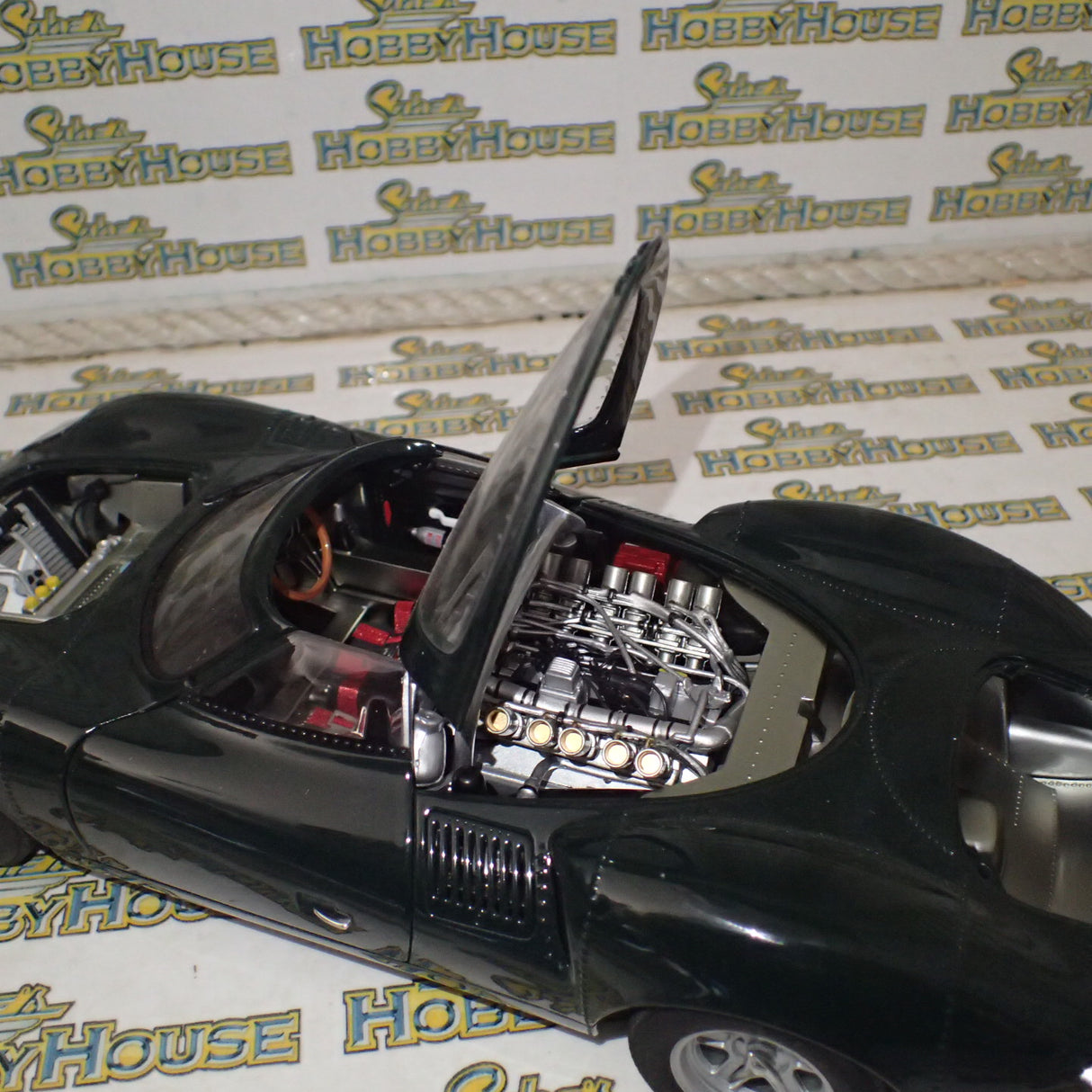 Autoart Millennium 73541 - 1/18 Jaguar XJ 13 Diecast Scale Model Replica