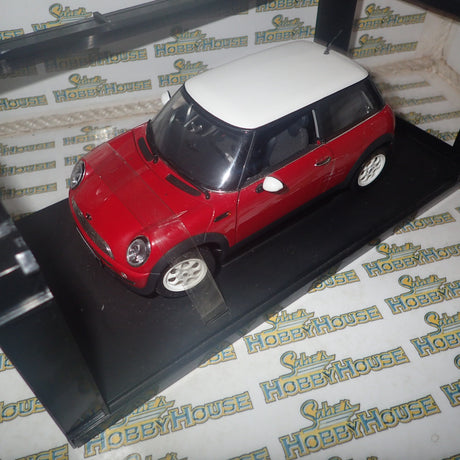 AutoArt 74822 - 1/18 Scale - BMW Mini Cooper Red