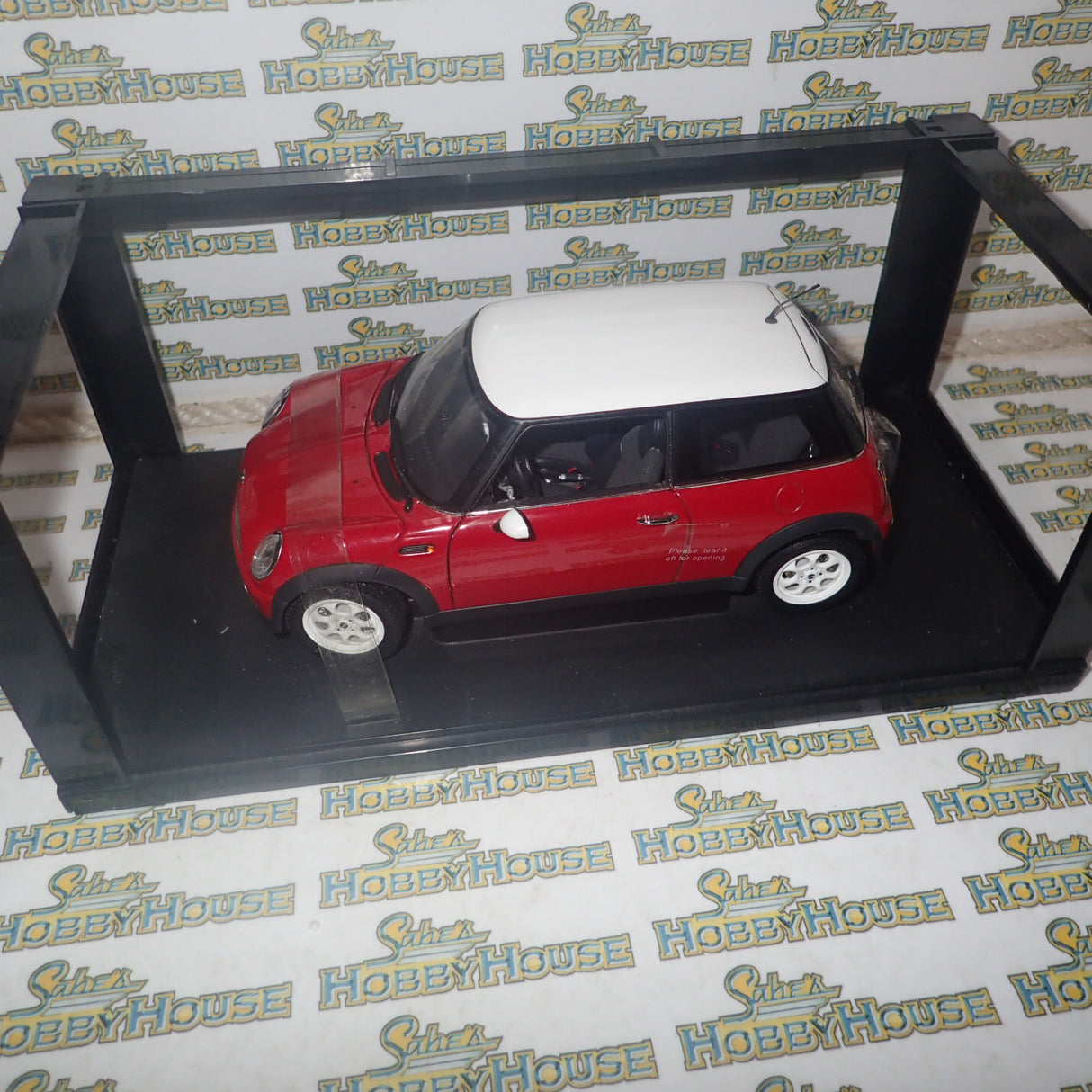 AutoArt 74822 - 1/18 Scale - BMW Mini Cooper Red