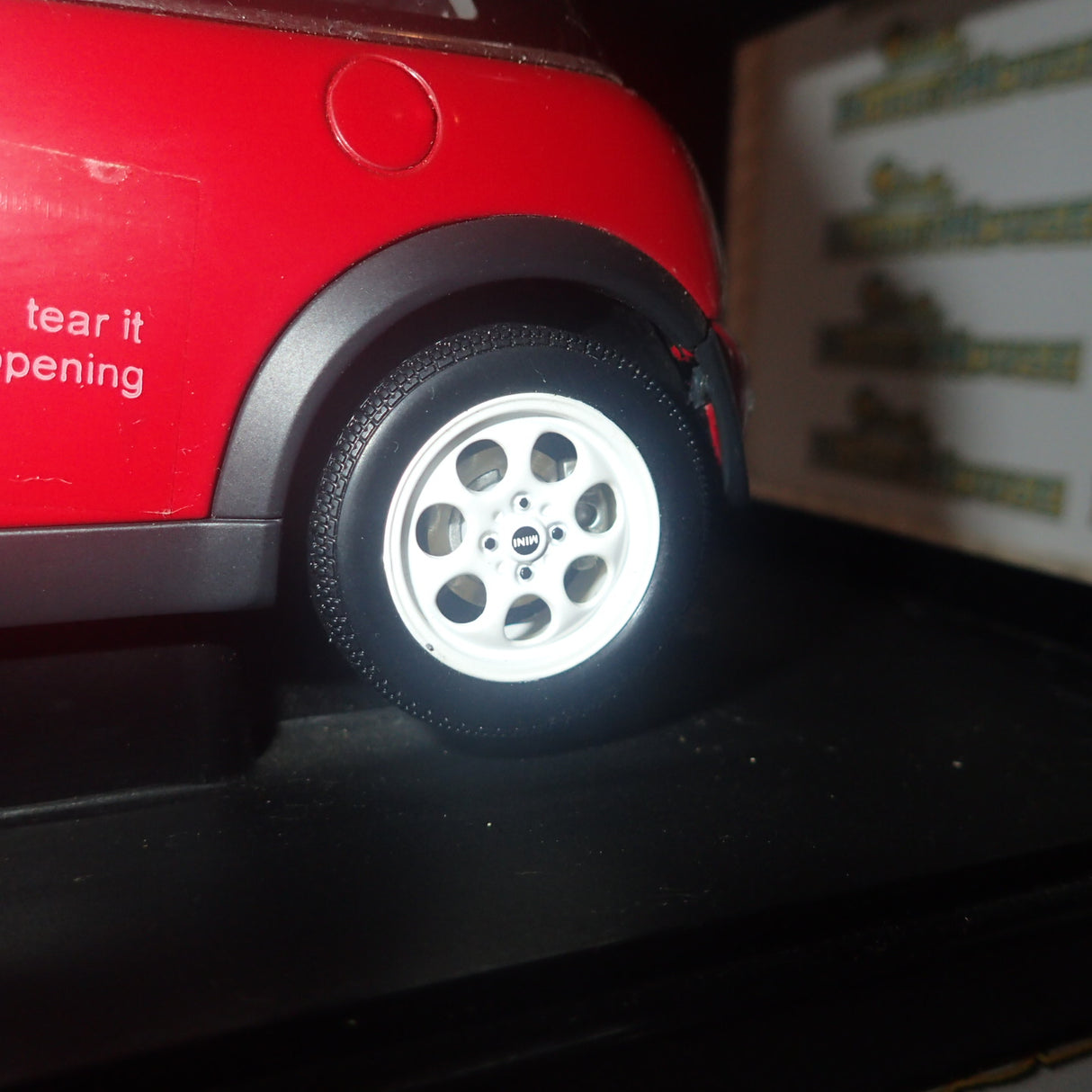 AutoArt 74822 - 1/18 Scale - BMW Mini Cooper Red