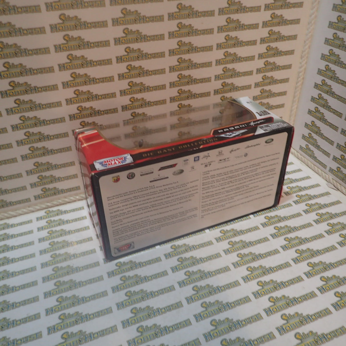 Motor Max 79160 - 1/18 Scale Pagani Huayra in Red & Black