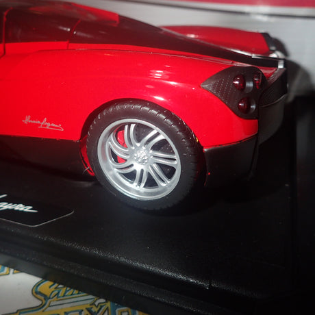 Motor Max 79160 - 1/18 Scale Pagani Huayra in Red & Black