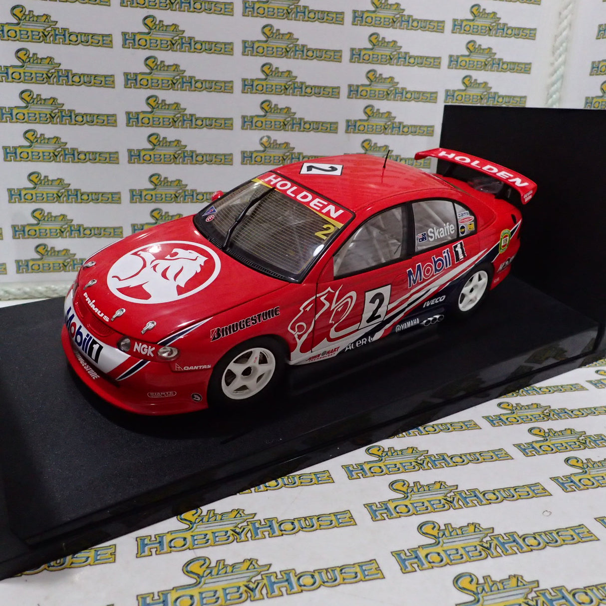Biante 80061 – 1/18 model of the Mark Skaife year 2000 shell series championship winning HRT Commodore VT Diecast Scale Model Replica.