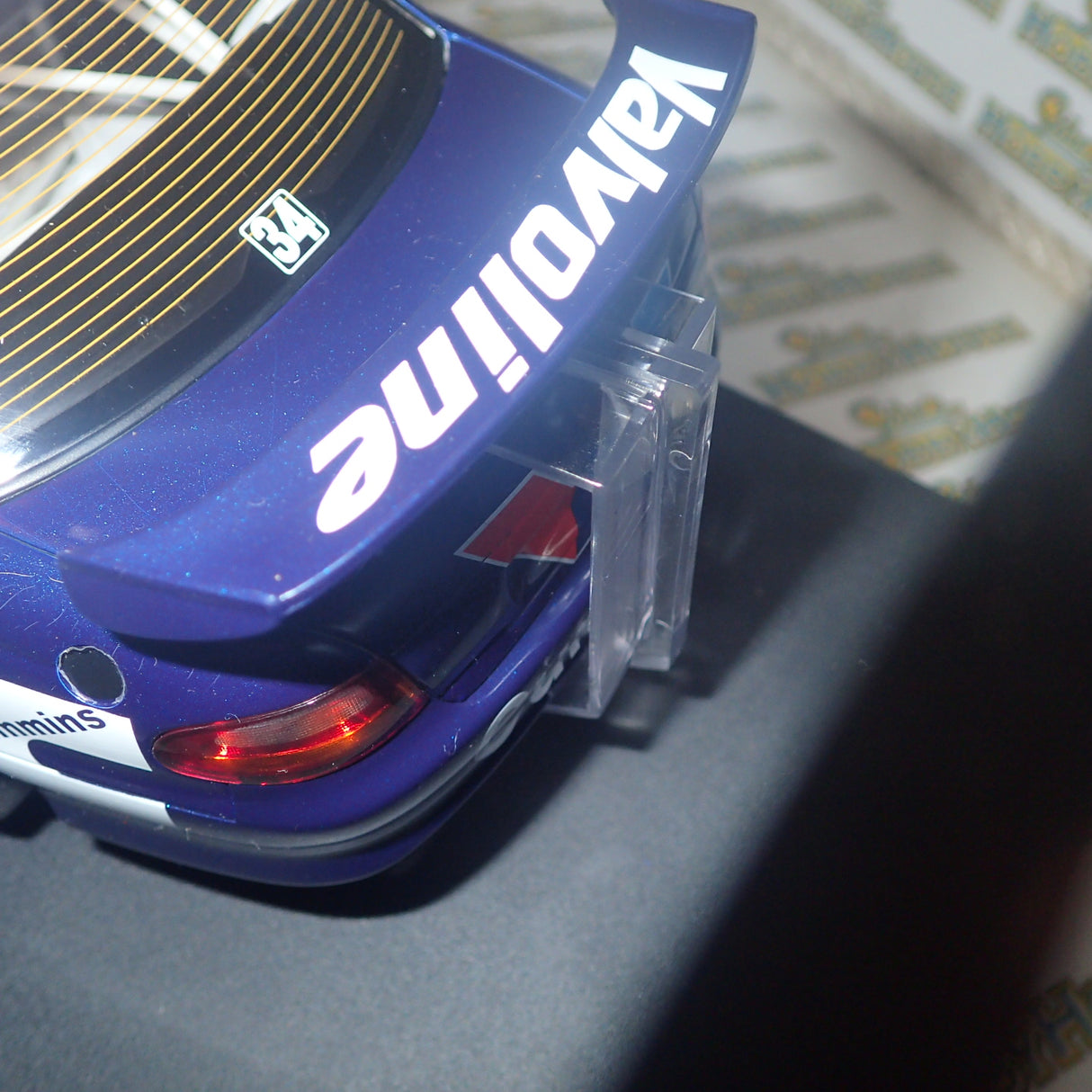 Biante/AutoArt 80163- Diecast 1:18 HOLDEN COMMODORE VX 2001 #34 VALVOLINE GARTHTANDER