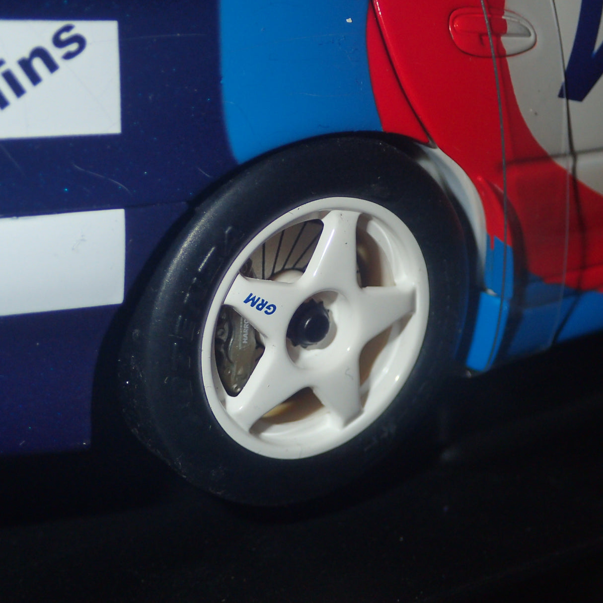 Biante/AutoArt 80163- Diecast 1:18 HOLDEN COMMODORE VX 2001 #34 VALVOLINE GARTHTANDER