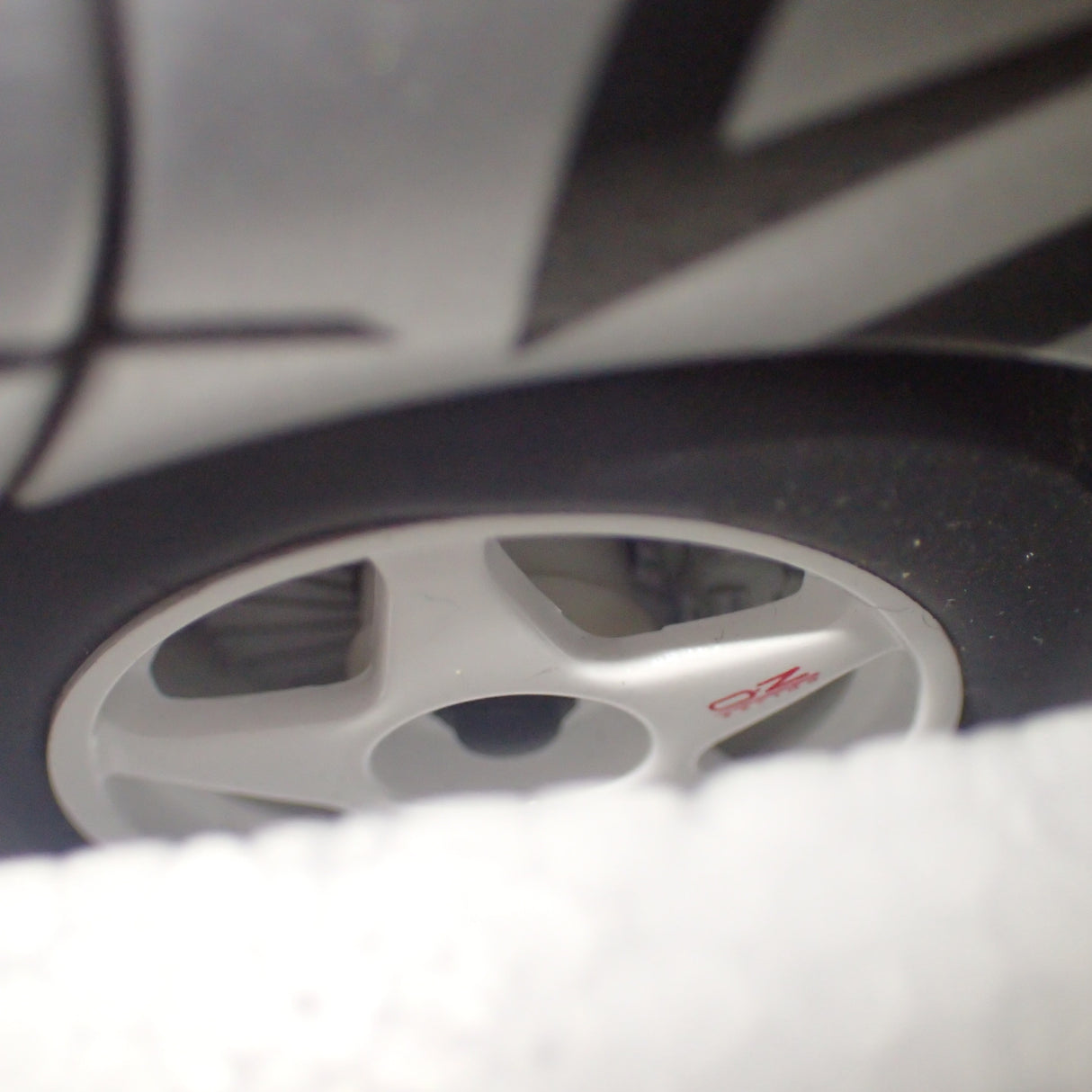 Biante/AutoArt 80364- 1:18 HOLDEN COMMODORE VX 2003 PAUL WEEL #16