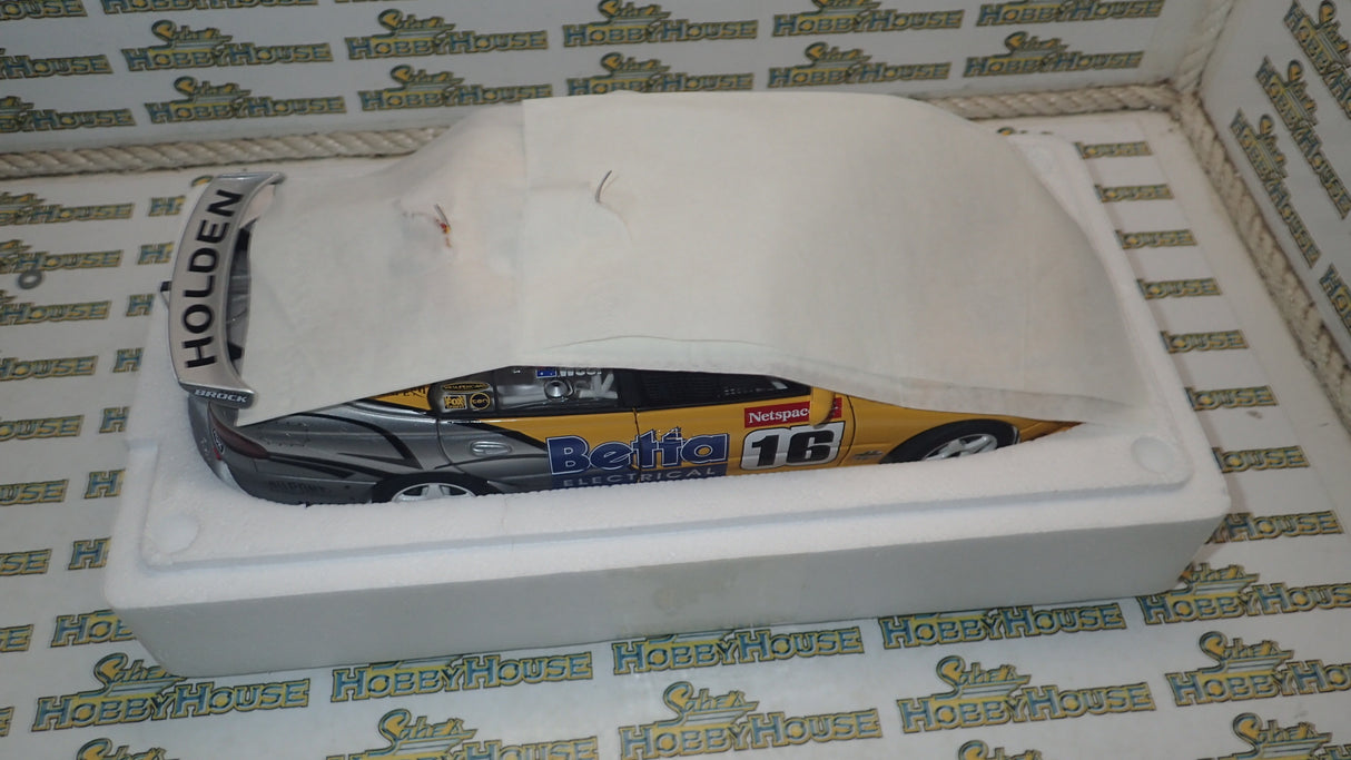 Biante/AutoArt 80364- 1:18 HOLDEN COMMODORE VX 2003 PAUL WEEL #16