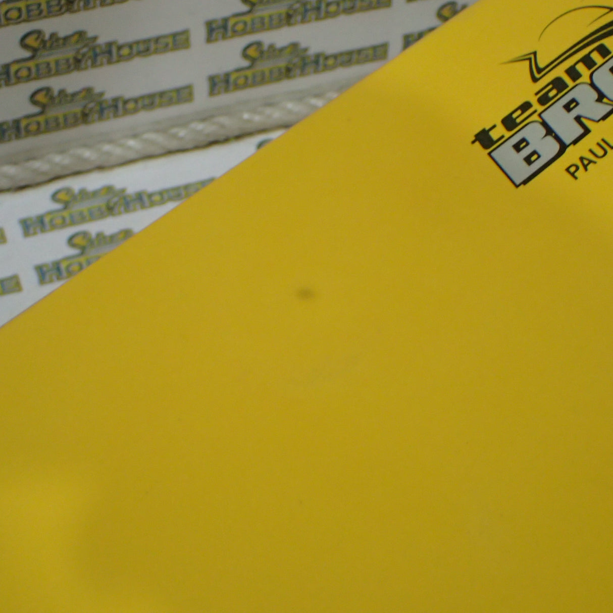 Biante/AutoArt 80364- 1:18 HOLDEN COMMODORE VX 2003 PAUL WEEL #16