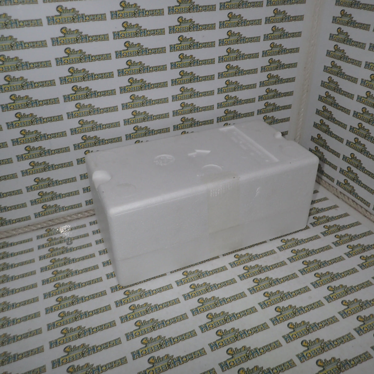 Biante/AutoArt 80364- 1:18 HOLDEN COMMODORE VX 2003 PAUL WEEL #16