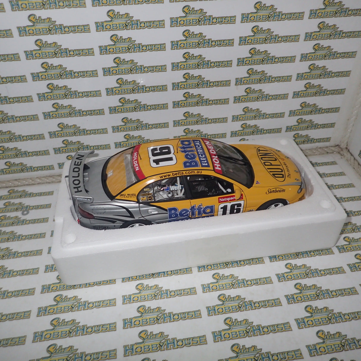 Biante/AutoArt 80364- 1:18 HOLDEN COMMODORE VX 2003 PAUL WEEL #16