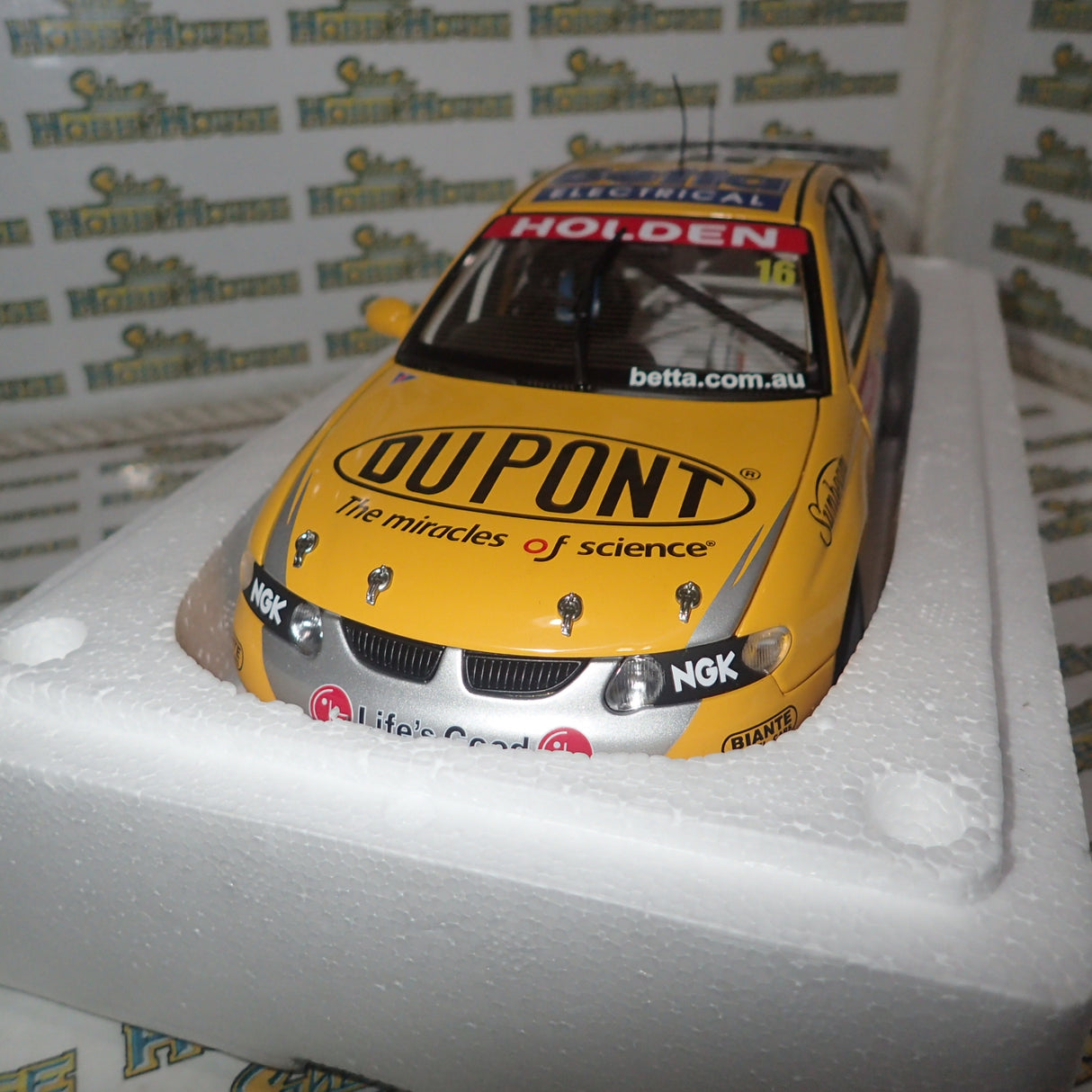 Biante/AutoArt 80364- 1:18 HOLDEN COMMODORE VX 2003 PAUL WEEL #16