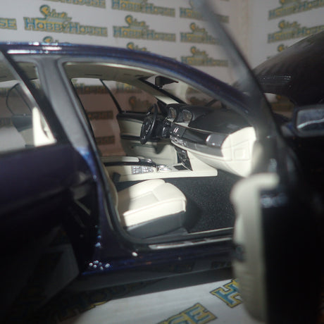 Kyosho Dealer Model Car 80 43 0 403 519 - 1/18 Scale BMW 7er Individual Model Car with Box Dealer Special Order