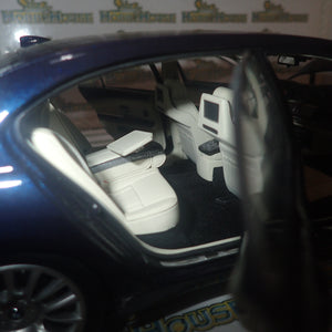 Kyosho Dealer Model Car 80 43 0 403 519 - 1/18 Scale BMW 7er Individual Model Car with Box Dealer Special Order