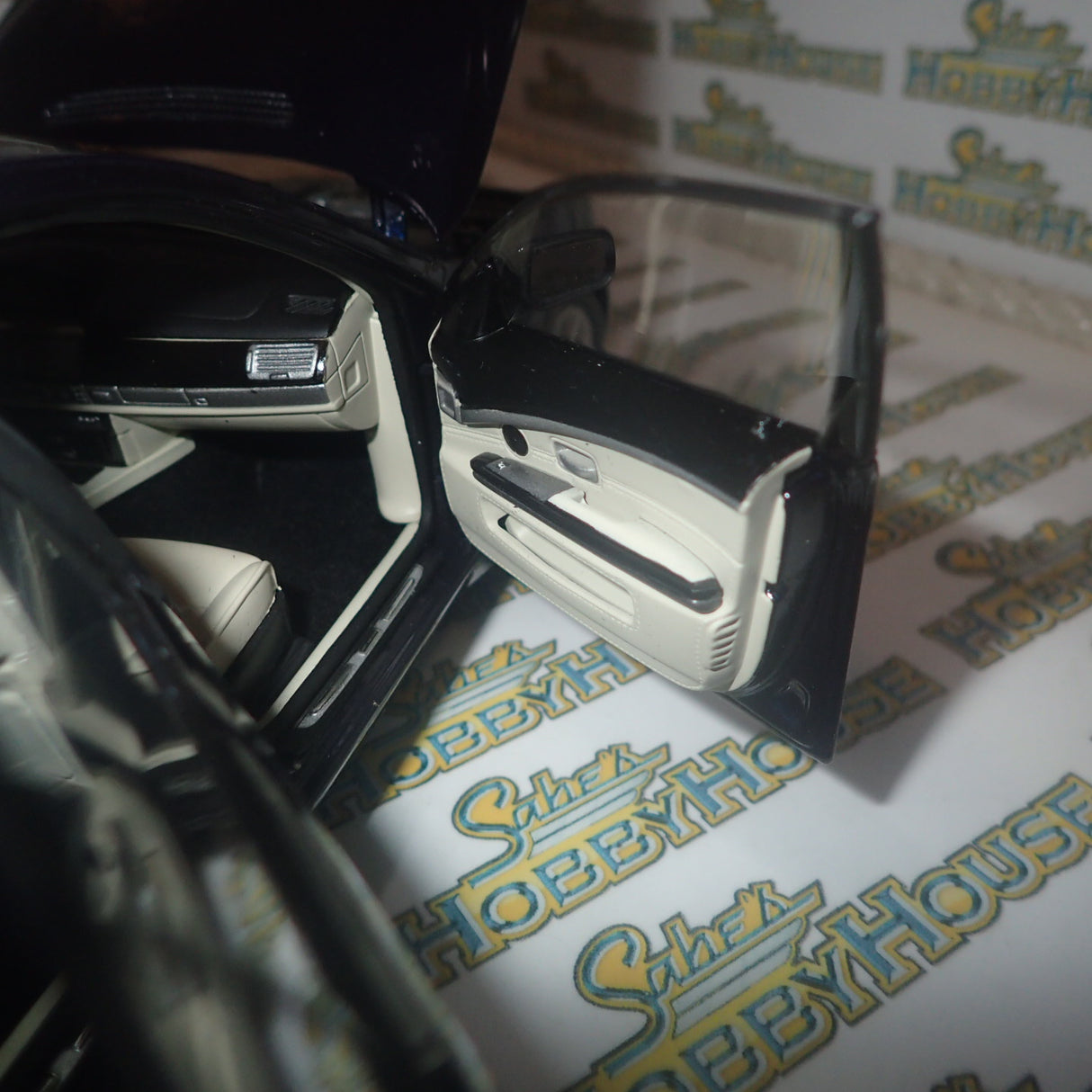 Kyosho Dealer Model Car 80 43 0 403 519 - 1/18 Scale BMW 7er Individual Model Car with Box Dealer Special Order